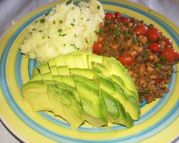 Popular Cuisine Mashed potatoes in coconut cream minced beef  beans Delicious