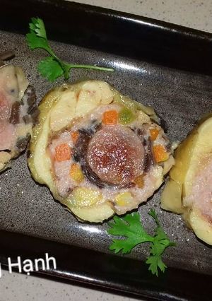 Hình của món Đùi Gà Cuộn Lạp Xưởng.