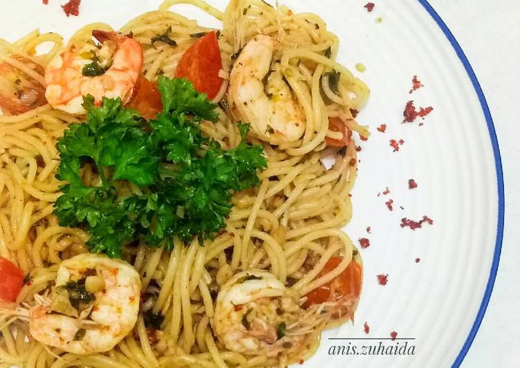 Cara Gampang Menyiapkan Spaghetti Udang Aglio Olio Anti Gagal