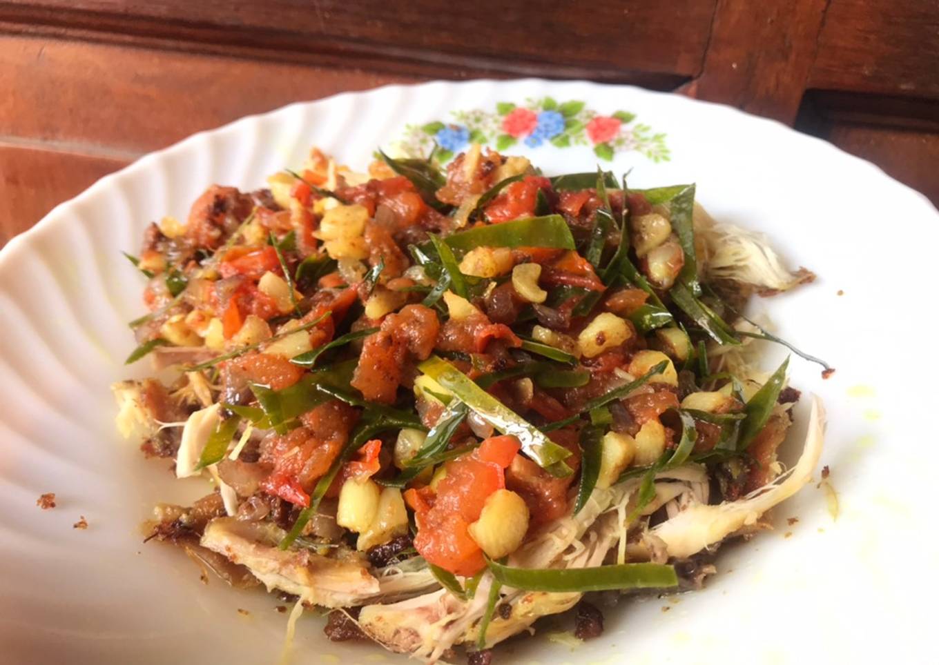 Potongan ayam yang diminyaki