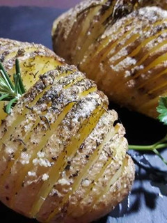 Una foto de Patatas Hasselback suecas