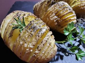 Una foto de Patatas Hasselback suecas