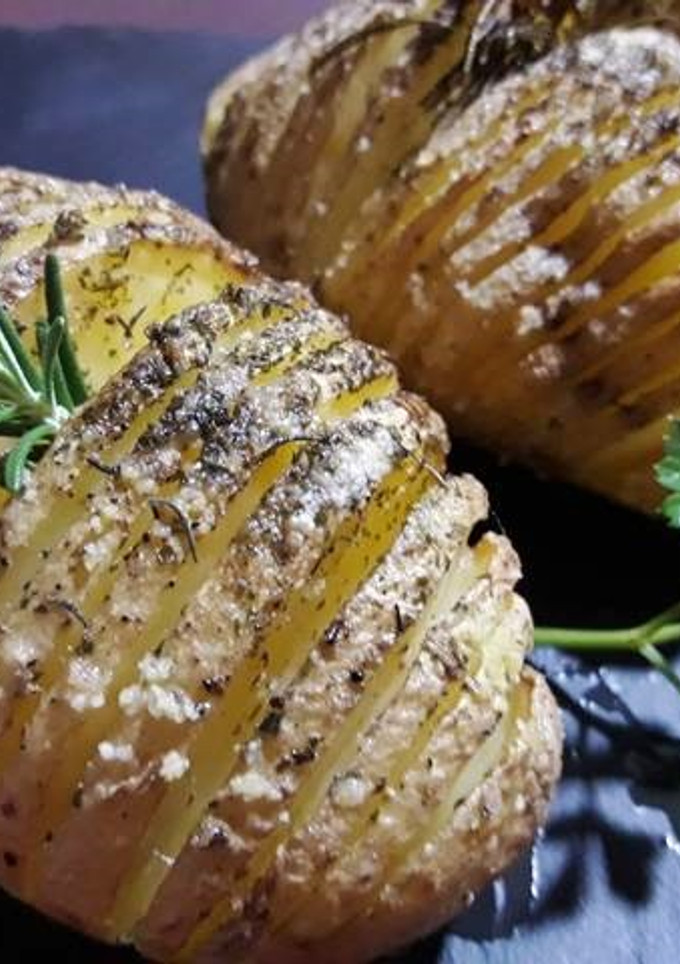Una foto de Patatas Hasselback suecas