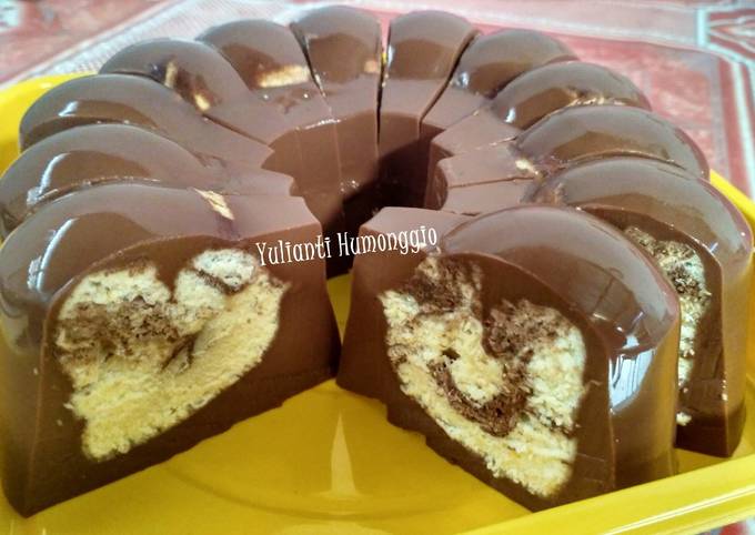 Chocolate Pudding with Marmer Steam Cake Inside/Puding Cokelat dengan Bolu Marmer Kukus didalamnya