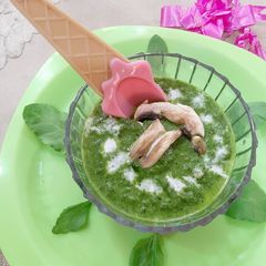A picture of Mushroom Spinach soup.