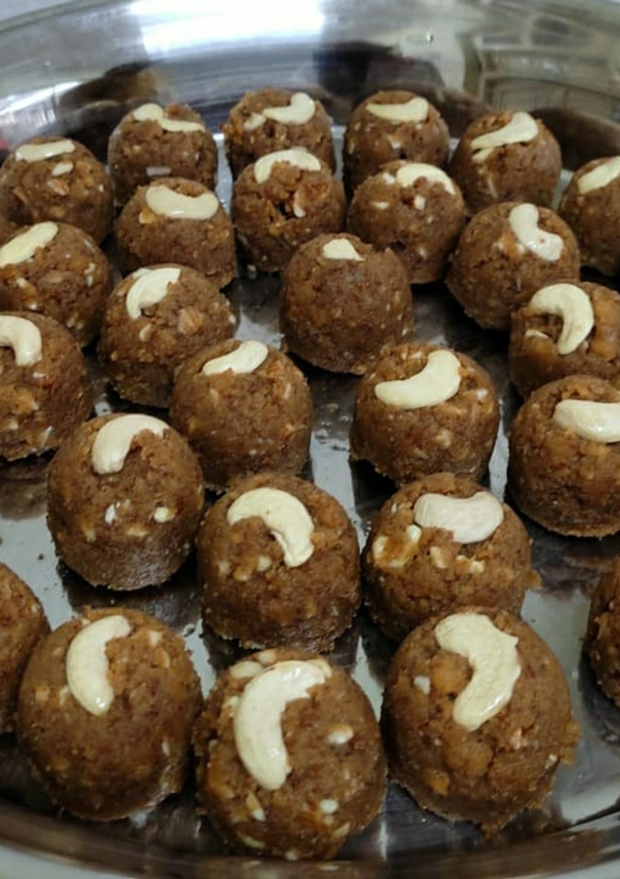 ડ્રાયફ્રુટ અડદિયા (Dryfruit Adadiya Recipe In Gujarati) રેસીપી મુખ્ય ફોટો