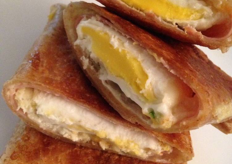 Burrito de queso, jamón y huevo al horno