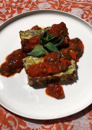 Une photo de Terrine de courgettes feta et son coulis de tomates à la menthe 🍅