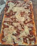 Pizza de champiñones rellena con muzzarella