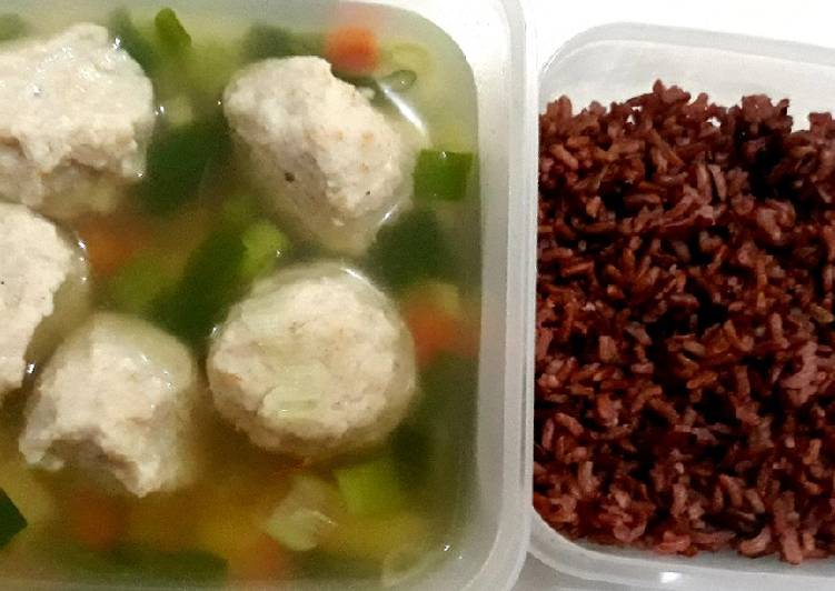 Bagaimana Membuat Sop bakso quaker yang Enak Banget