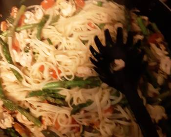 Ready to Serve Lemon Garlic Chicken Pasta with Asparagus Very Delicious