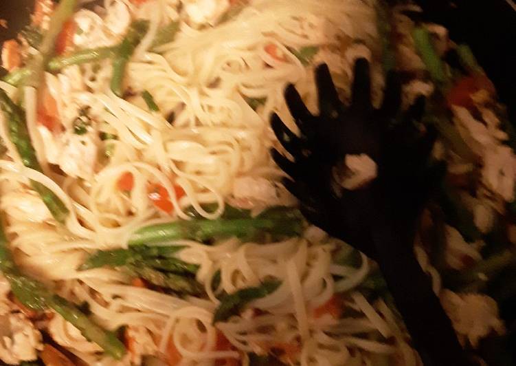 Lemon Garlic Chicken Pasta with Asparagus Lemon Garlic Chicken Pasta with Asparagus