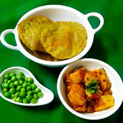 A picture of Peas (Matar)Puri.