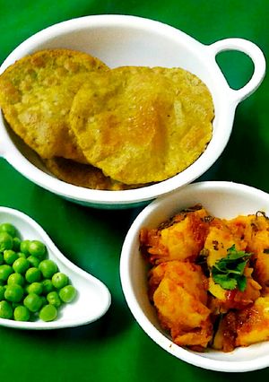 A picture of Peas (Matar)Puri.