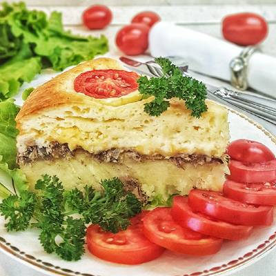 Запеканка картофельная с консервой и сыром