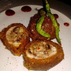 A picture of Biscuit batata vada.