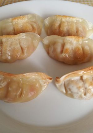 Una foto de Gyozas de pollo congelada con salsa agridulce en sartén o Freidora de Aire