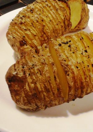 A picture of Hasselback Potatoes.