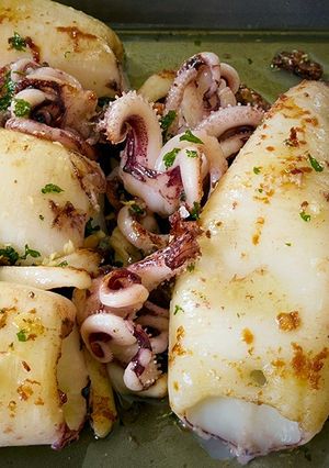 Una foto de Calamares a la plancha con su aliño