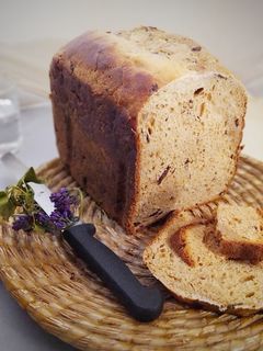 Una foto de Brioche dulce con masa madre, naranja y pepitas de chocolate en panificadora Lidl