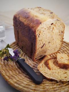 Una foto de Brioche dulce con masa madre, naranja y pepitas de chocolate en panificadora Lidl
