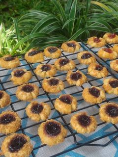 Foto resep Blueberry and strawberry thumbprint cookies