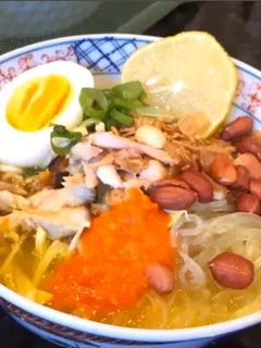 A picture of Instant Indonesian “Soto Ayam” (Yellow Chicken Soup).