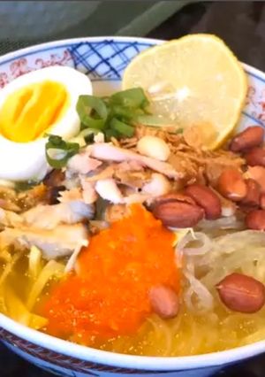 A picture of Instant Indonesian “Soto Ayam” (Yellow Chicken Soup).