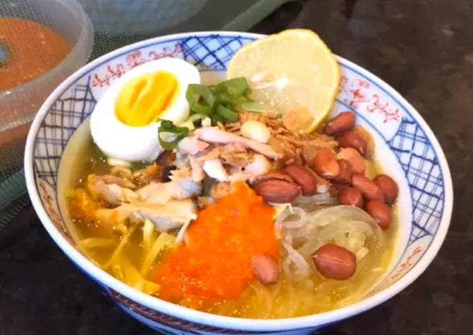 Instant Indonesian “Soto Ayam” (Yellow Chicken Soup)