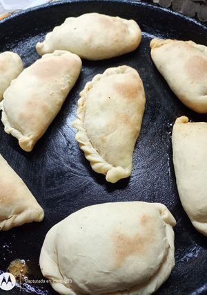 Una foto de Empanadas de carne cortada a cuchillo y masa casera