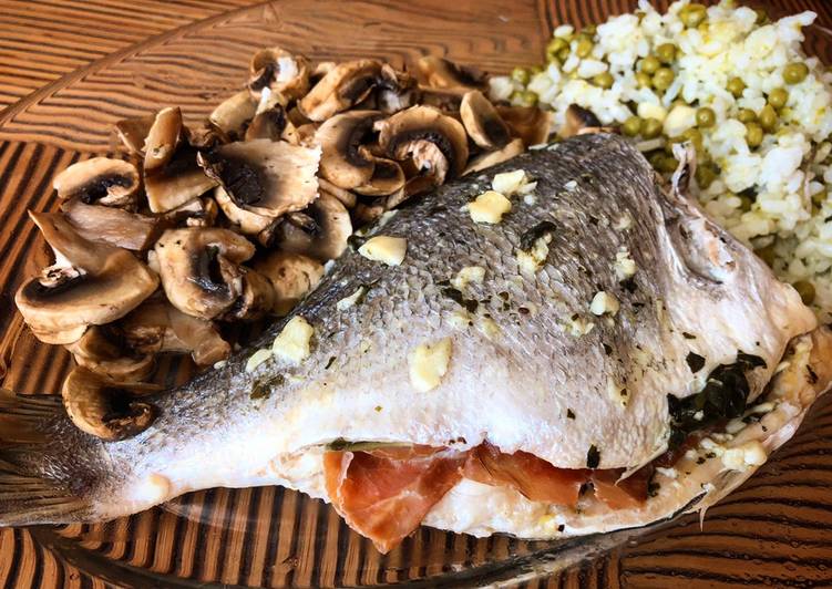 Dorada al vapor con jamón y albahaca en mambo