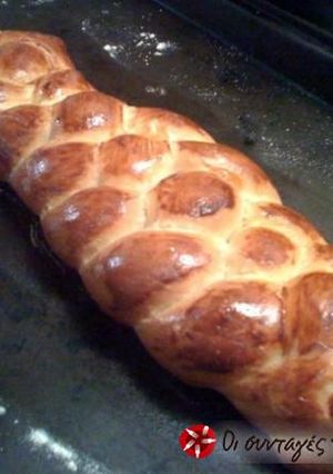 A picture of Evi's amazing tsourekia.