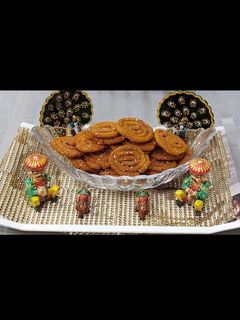 ચોખા ના લોટ ની ચકરી (Rice flour Chakri Recipe in Gujarati) રેસીપી મુખ્ય ફોટો
