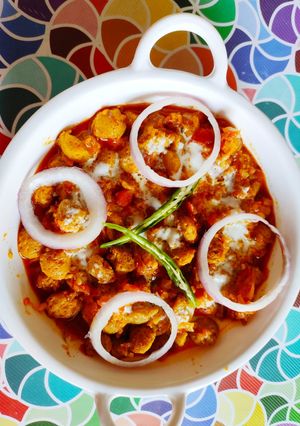A picture of Soya chunks curry recipe.