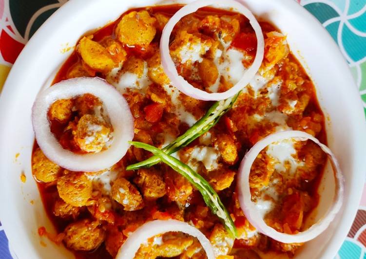 Steps to Make Award-winning Soya chunks curry recipe