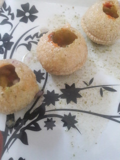 पानी पूरी (Pani puri recipe in hindi) रेसिपी मुख्य फोटो