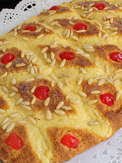 Una foto de Coca de Sant Joan de crema sin gluten