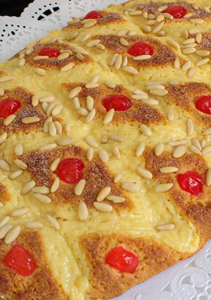 Una foto de Coca de Sant Joan de crema sin gluten