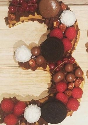 Une photo de Number cake chocolat fruits rouges