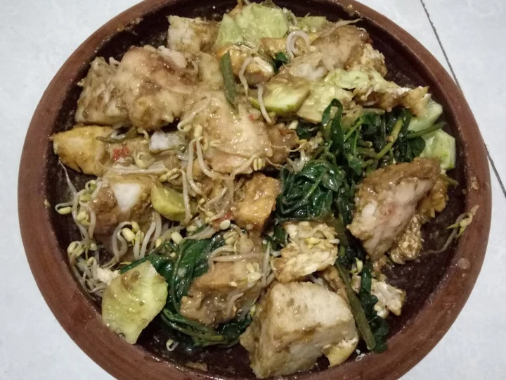 Cara Mudah Membikin Resep Rujak petis yang  Bikin Ketagihan Anti Ribet, Lezat