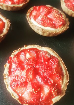 Une photo de Tartelette fraises à la crème d'amande