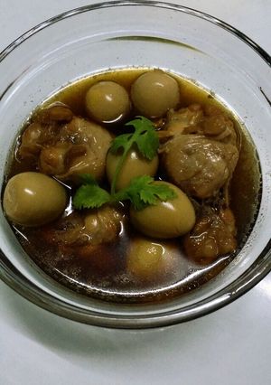 รูปของ พะโล้ปีกไก่บนไข่นกกะทา