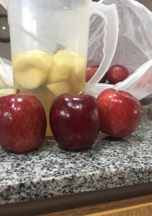 Una foto de Jugo de manzana 🍎