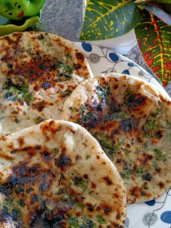 अमृतसरी कच्चे केले कुलचे (Amritsari kachhe kele kulche recipe in hindi) रेसिपी मुख्य फोटो