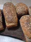 Pan de molde con harina integral y semillas,