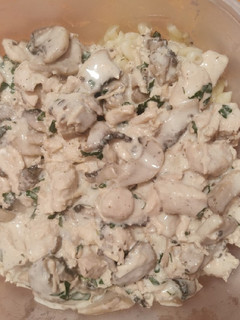 Tejszínes, gombás csirkemell recept fotója