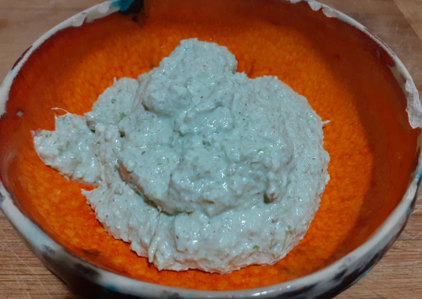 Dip de apio, nueces y roquefort