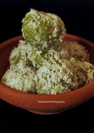 A picture of Avocado Ladoo.