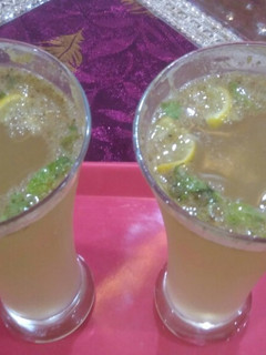 रेस्टोरेंट स्टाइल लेमोनेड (restaurant style lemonade recipe in hindi) रेसिपी मुख्य फोटो