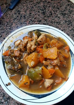 Una foto de Guiso de pollo y verduras light